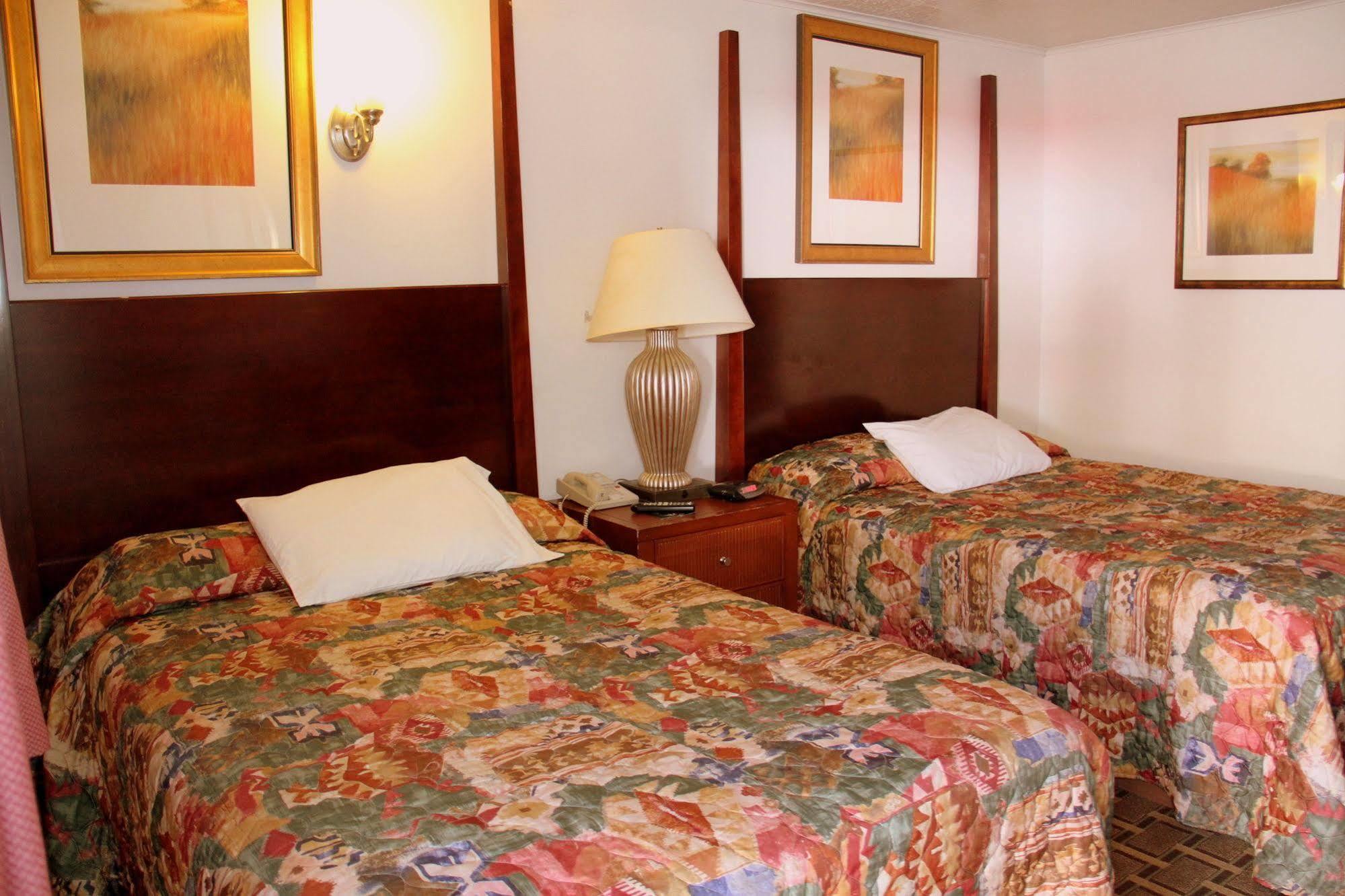 Executive Inn & Suites Лейквью Екстер'єр фото