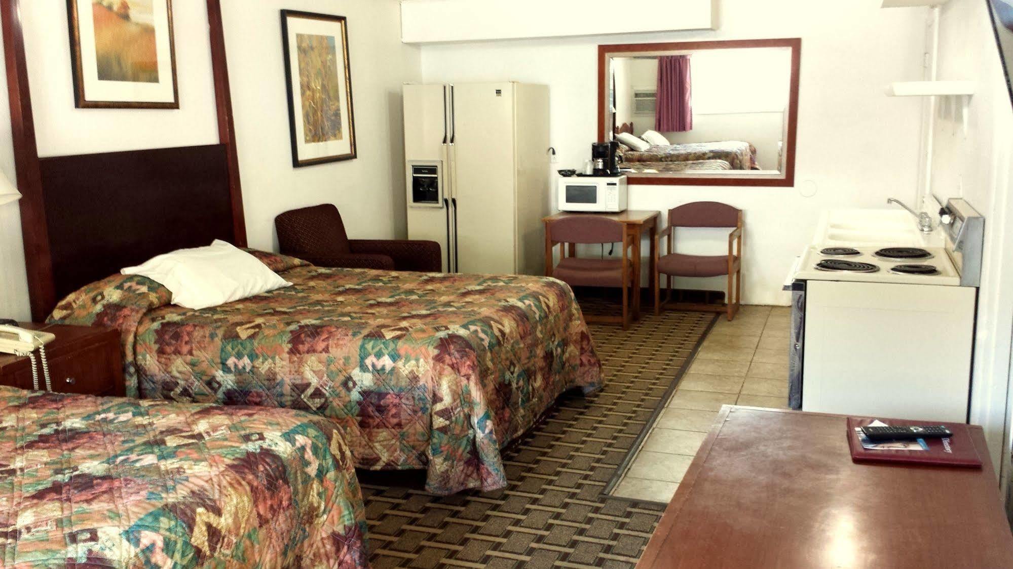 Executive Inn & Suites Лейквью Екстер'єр фото